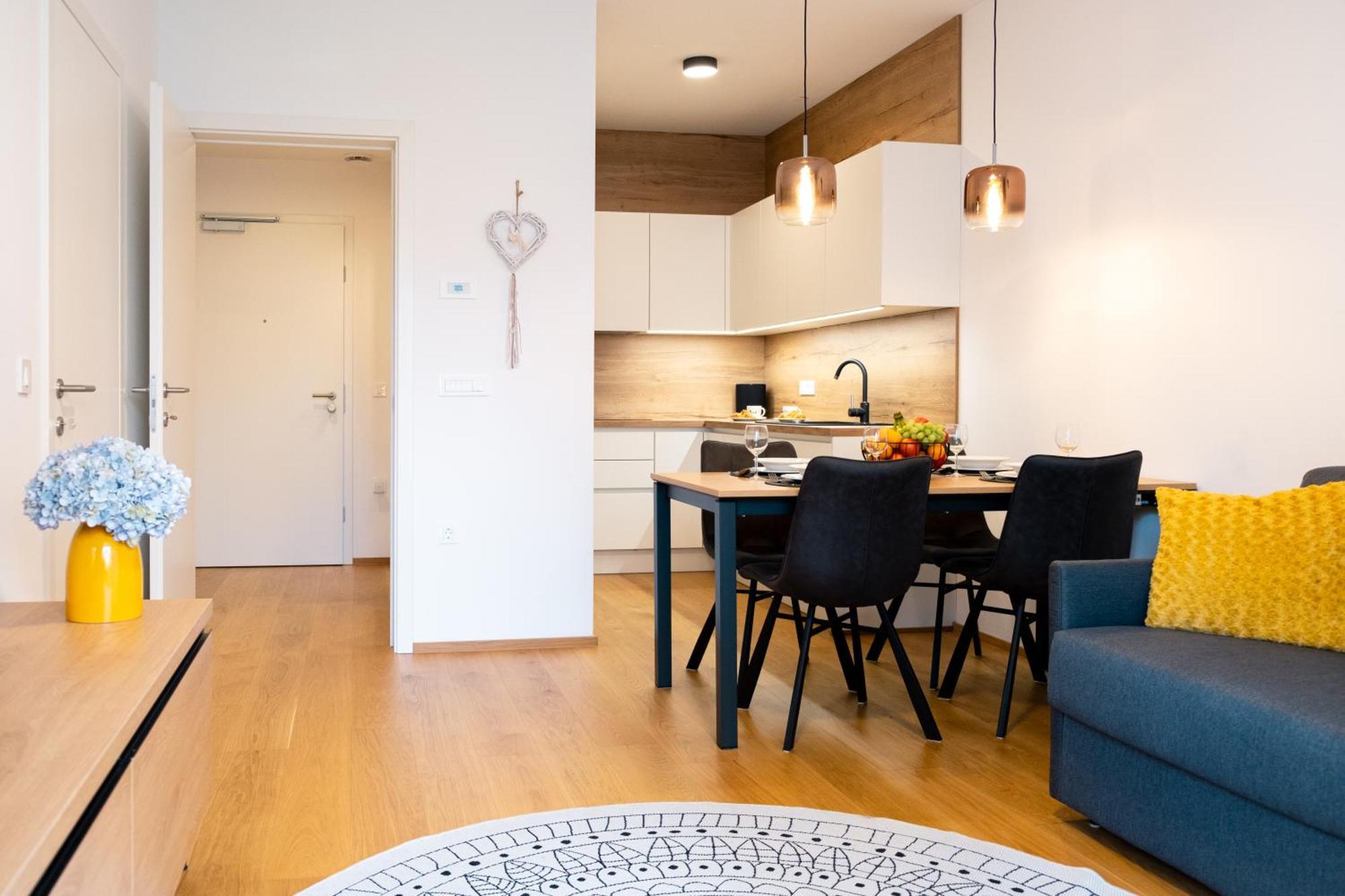 Masarykova Residence - Modern 1-Bedroom In City Center & Free Parking Любляна Екстериор снимка