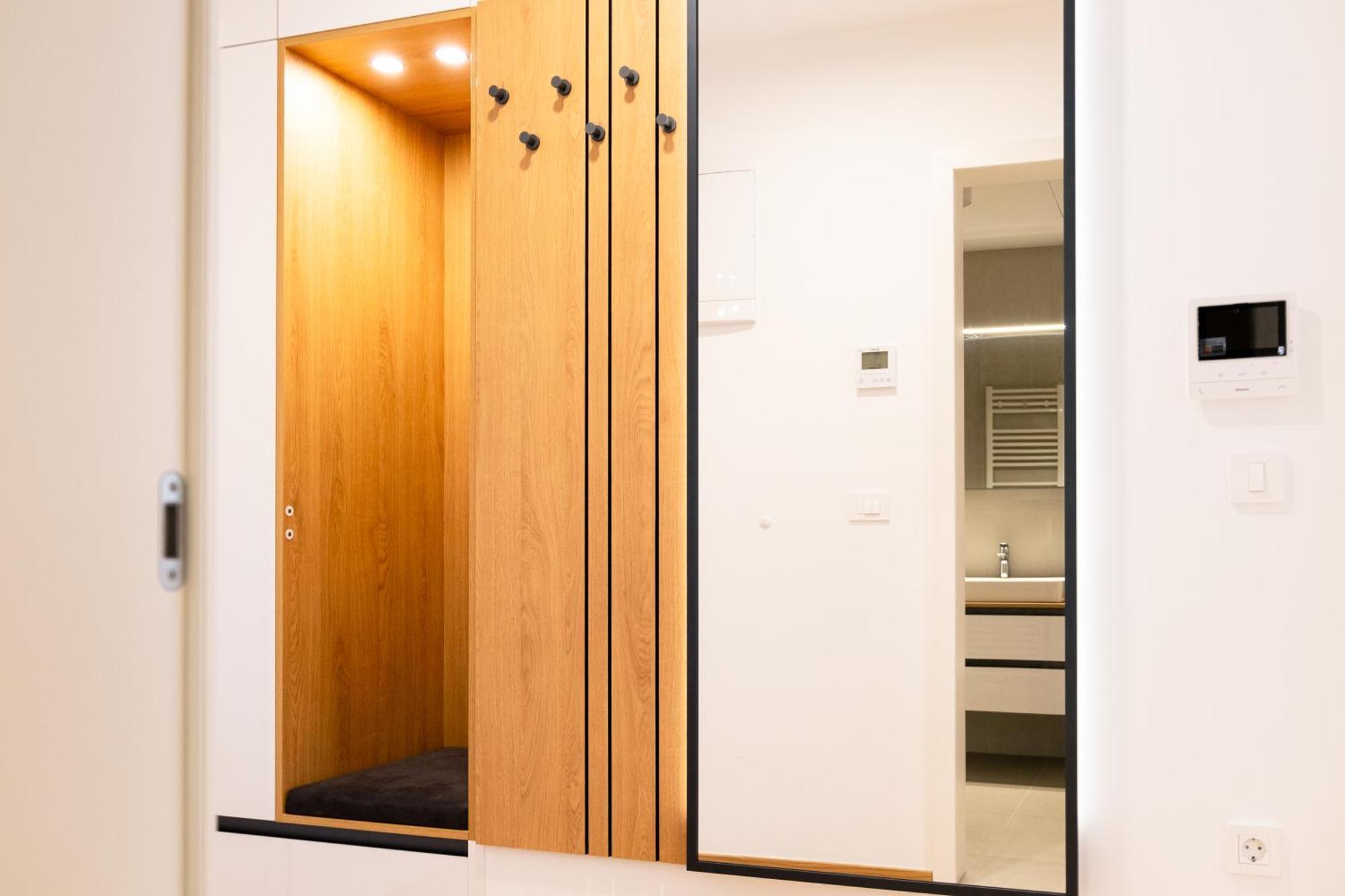 Masarykova Residence - Modern 1-Bedroom In City Center & Free Parking Любляна Екстериор снимка